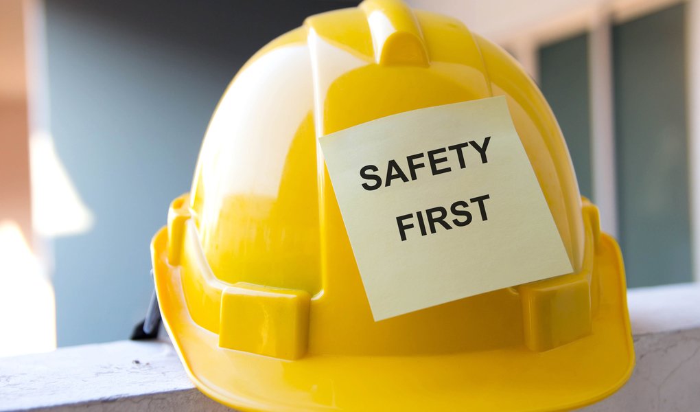 Audit-safety-procedures-and-site-inspection-in-industrial-facilities